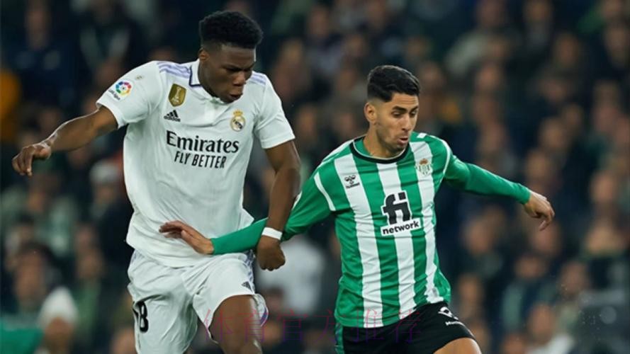 西甲-皇马0-0落后巴萨9分 本泽马任意球破门被吹