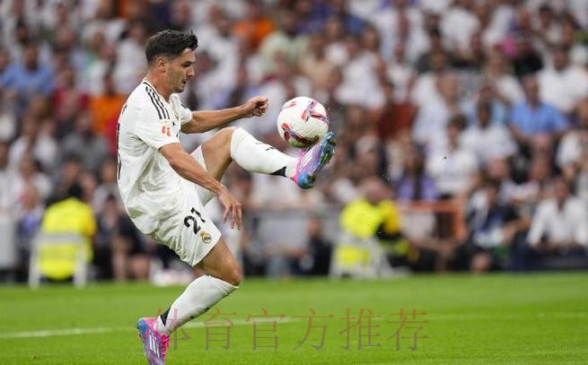 西甲-本泽马梅开二度 皇马2-0胜10人巴拉多利德